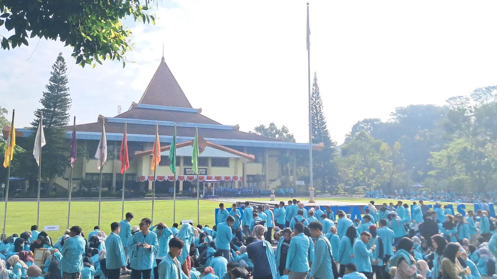 Lepas Mahasiswa KKN di UNS Solo, Wagub Jateng Tekankan Sinergi Kampus-Pemerintah