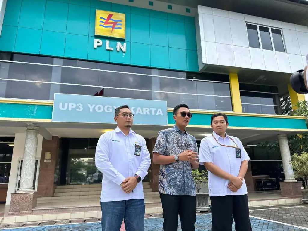 PLN untuk Rakyat, Wamen BUMN Apresiasi Keandalan Listrik & Layanan SPKLU di DIY