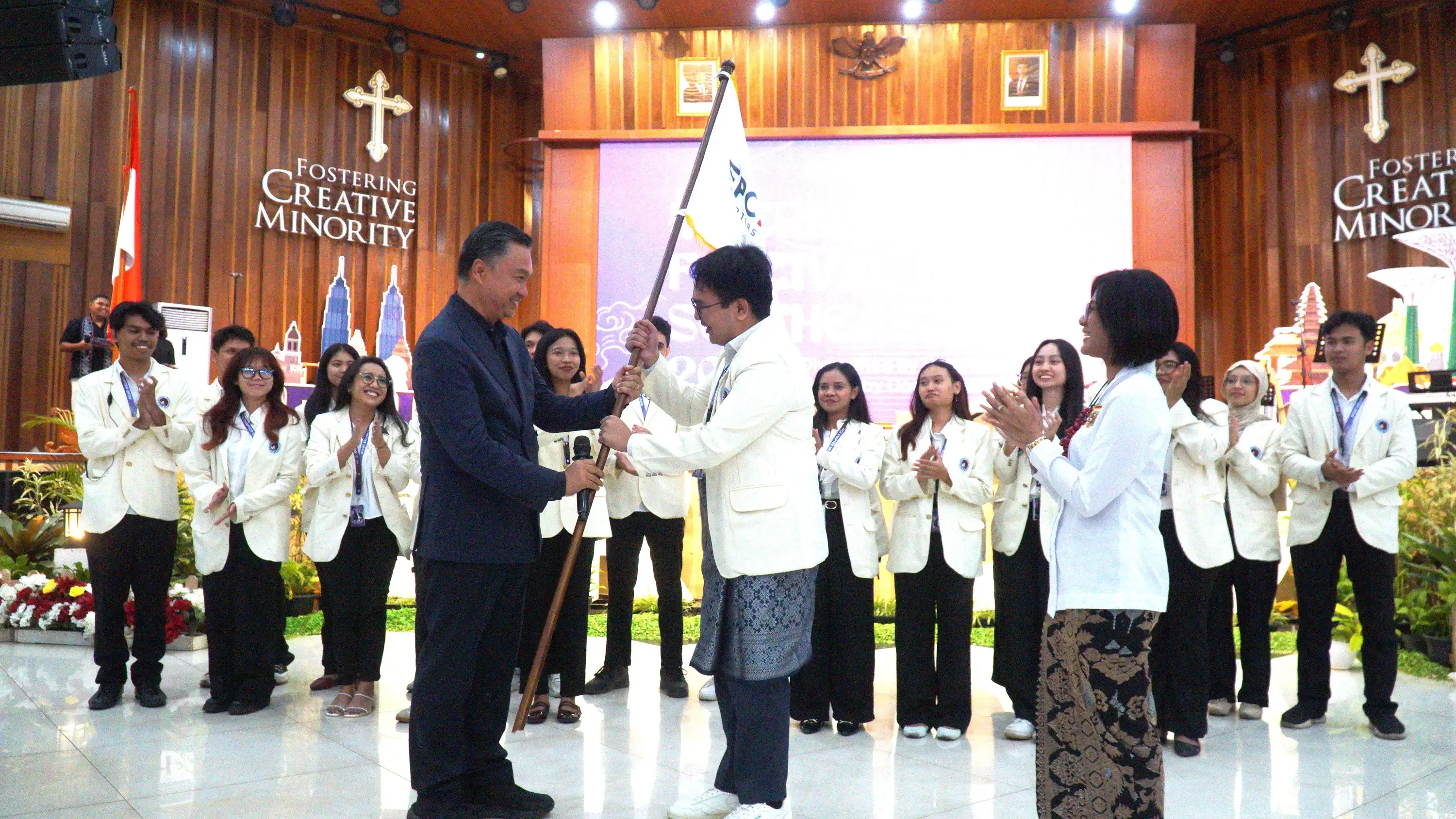 Dino Patti Djalal Lantik Pengurus FPCI Chapter UKSW
