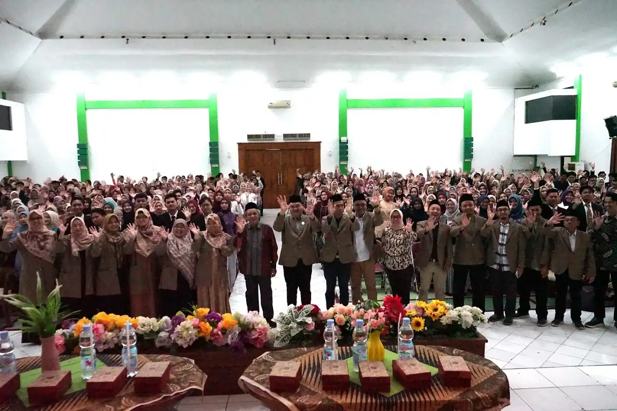 593 Calon Wisudawan FEBI UIN Surakarta Dilepas, Ini Pesan WR III