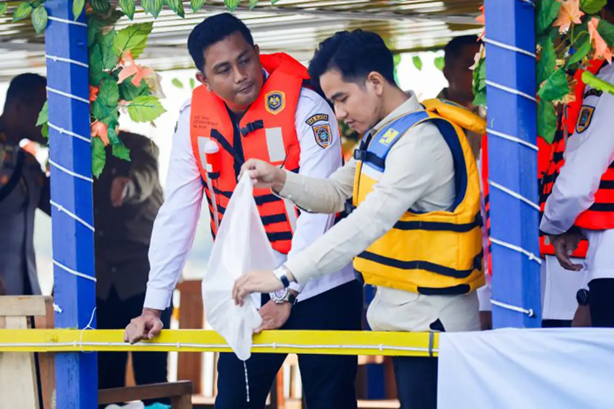 Kunjungi Rawa Jombor Klaten, Wapres Gibran Tebar 50.000 Benih Ikan Tawes & Nila
