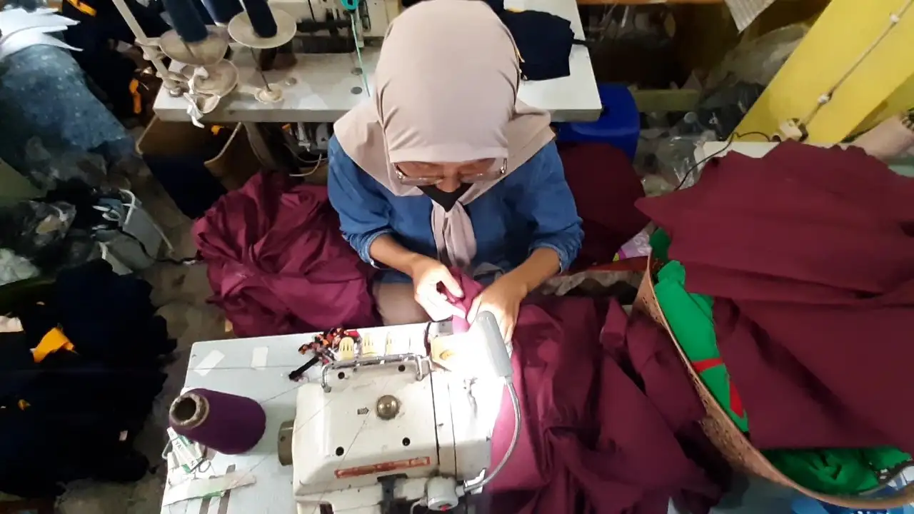 Tak Punya Latar Tekstil, IRT di Semarang Sukses Jadi Pengusaha Seragam Sekolah