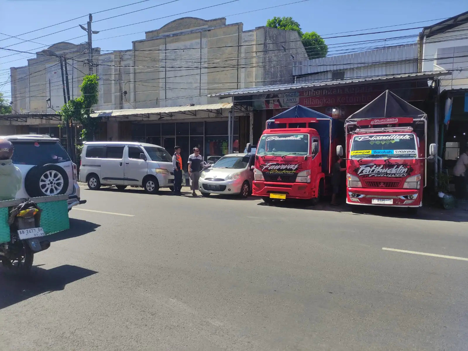 Ganggu Lalu Lintas, Truk Bongkar Muat di Jl Brigjen Sudiarto Solo Ditertibkan