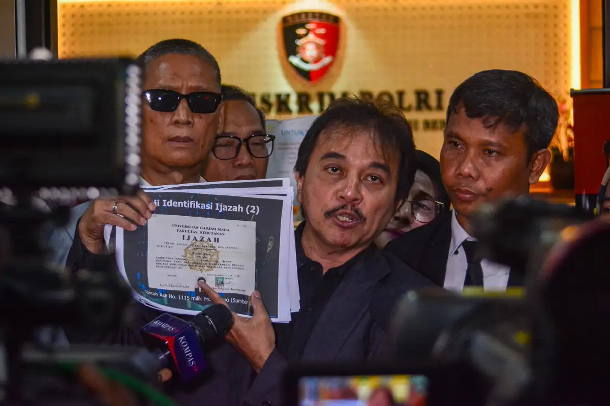 Roy Suryo dan TPUA Serahkan Hasil Analisis Ijazah Jokowi ke Bareskrim