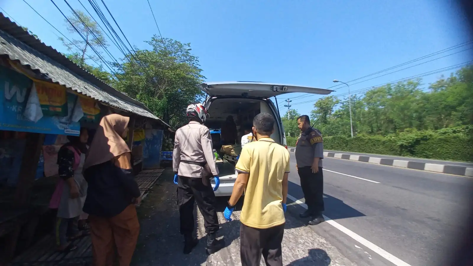 Pria Lanjut Usia Ditemukan Pingsan di Warung Kelapa Muda Bawen Semarang