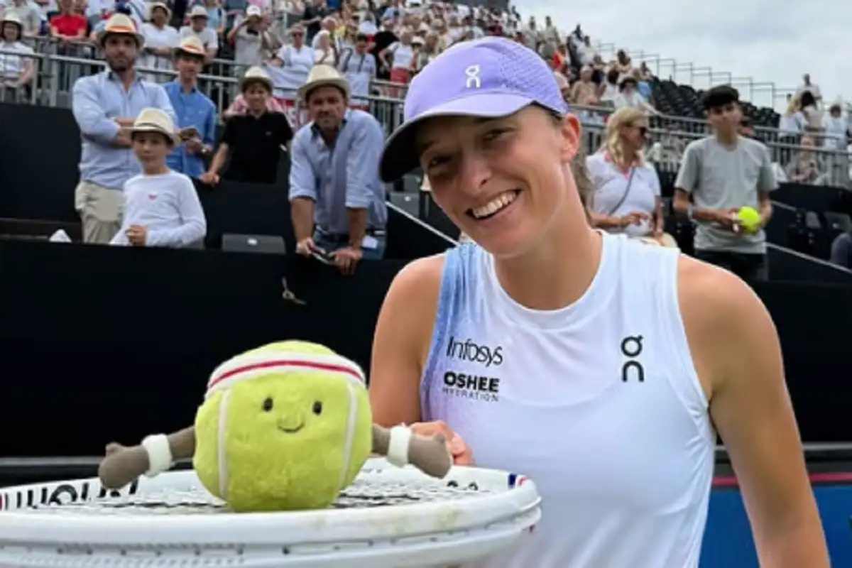 Swiatek Bantai Anisimova 6-0, 6-0 untuk Raih Gelar Juara Wimbledon