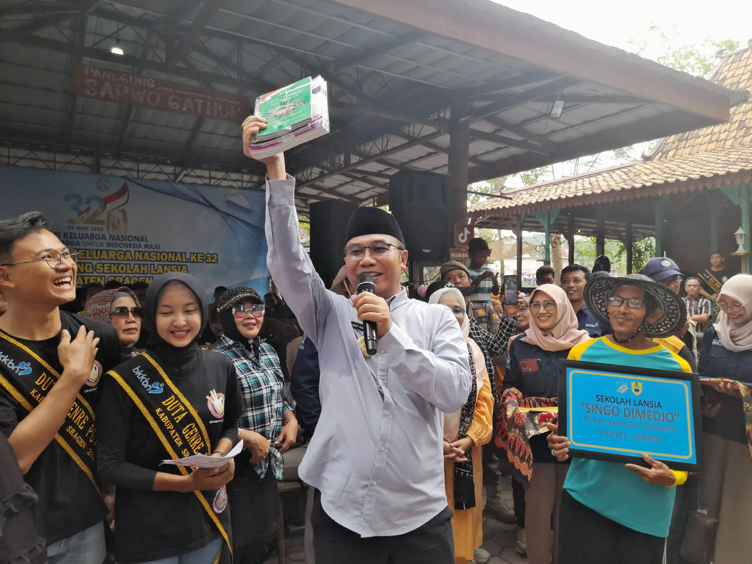 Bupati Sragen Luncurkan Sekolah Lansia di Pasar Bahulak