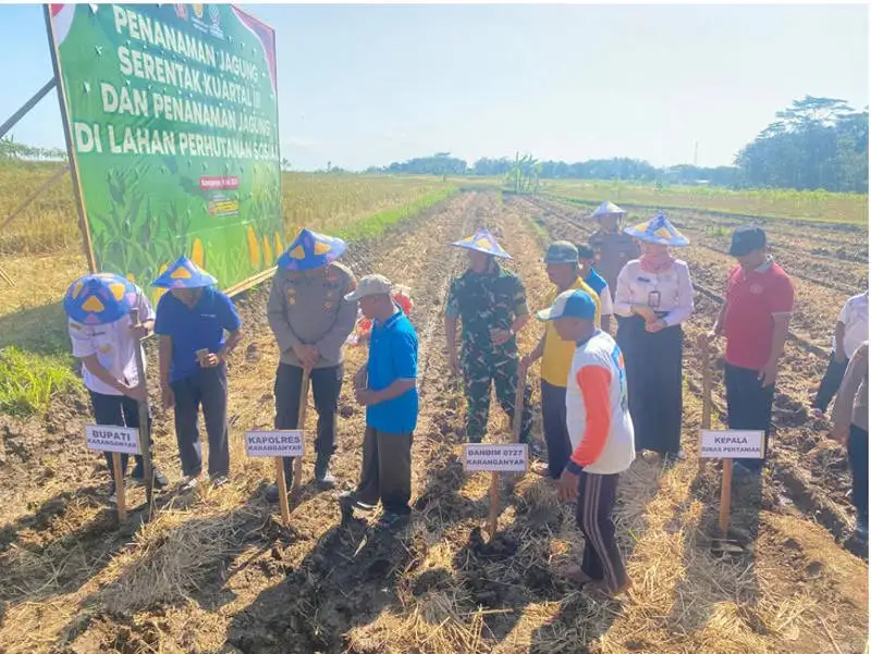 Polres Karanganyar Tanam Jagung Kuartal III Di Lahan 5,78 Ha