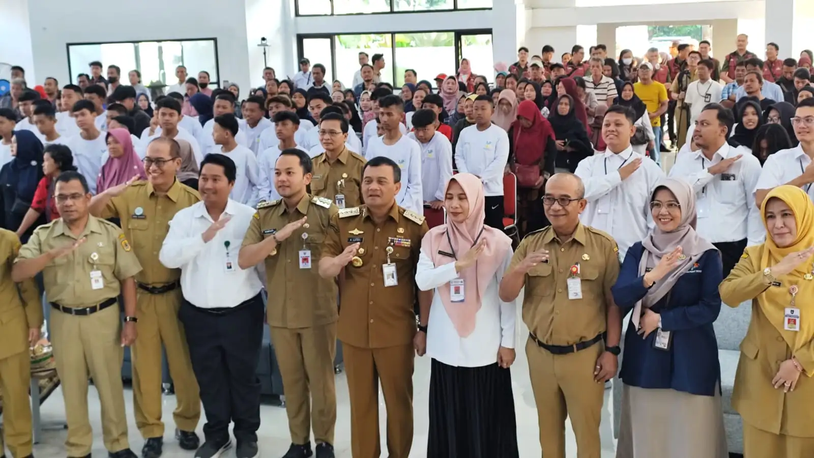 Buka MPLS Sekolah Rakyat SMA Solo, Gubernur Jateng: Jangan Ada Praktik Bullying!