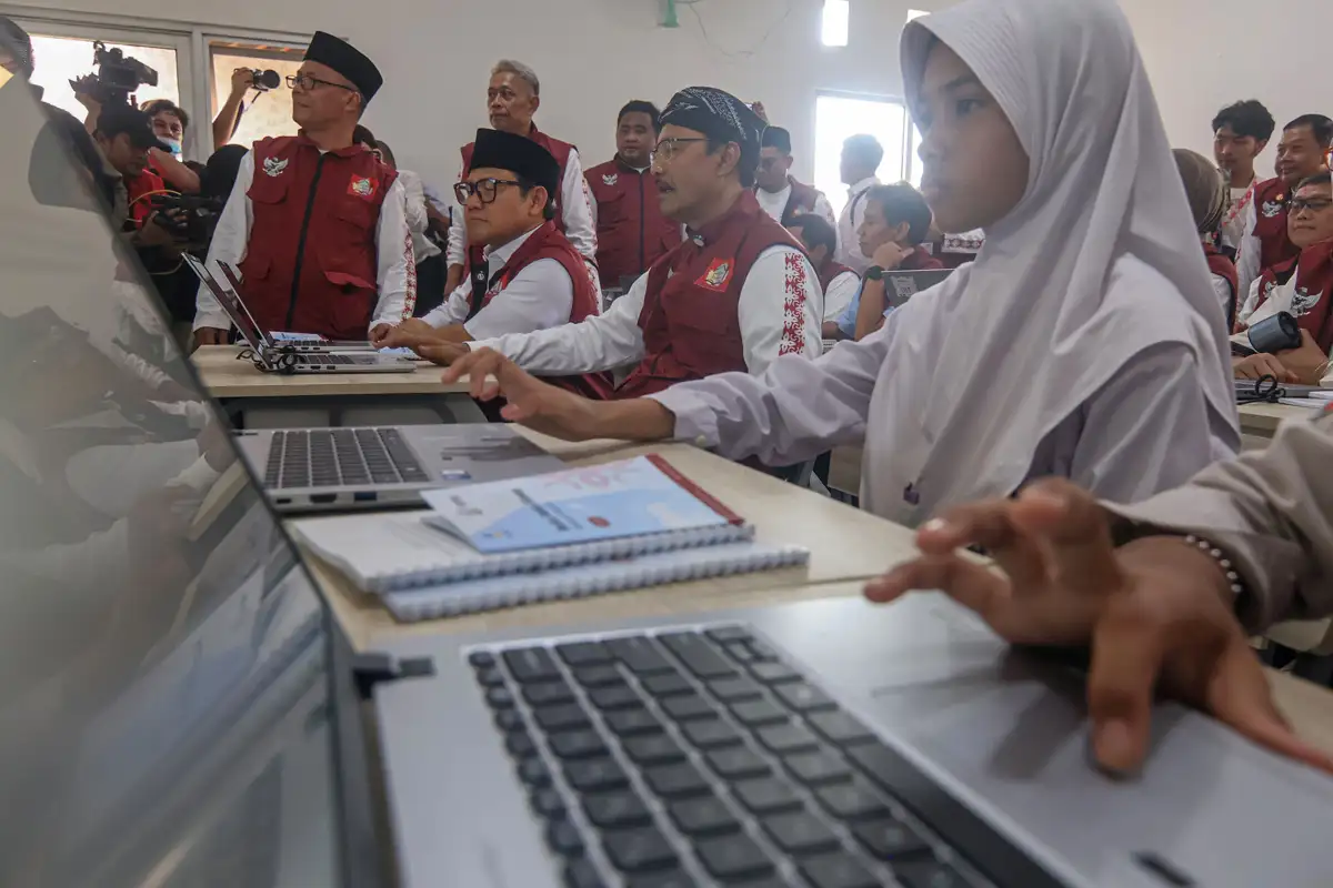 Cak Imin-Gus Ipul Hadiri Pembukaan MPLS Sekolah Rakyat di Cibinong