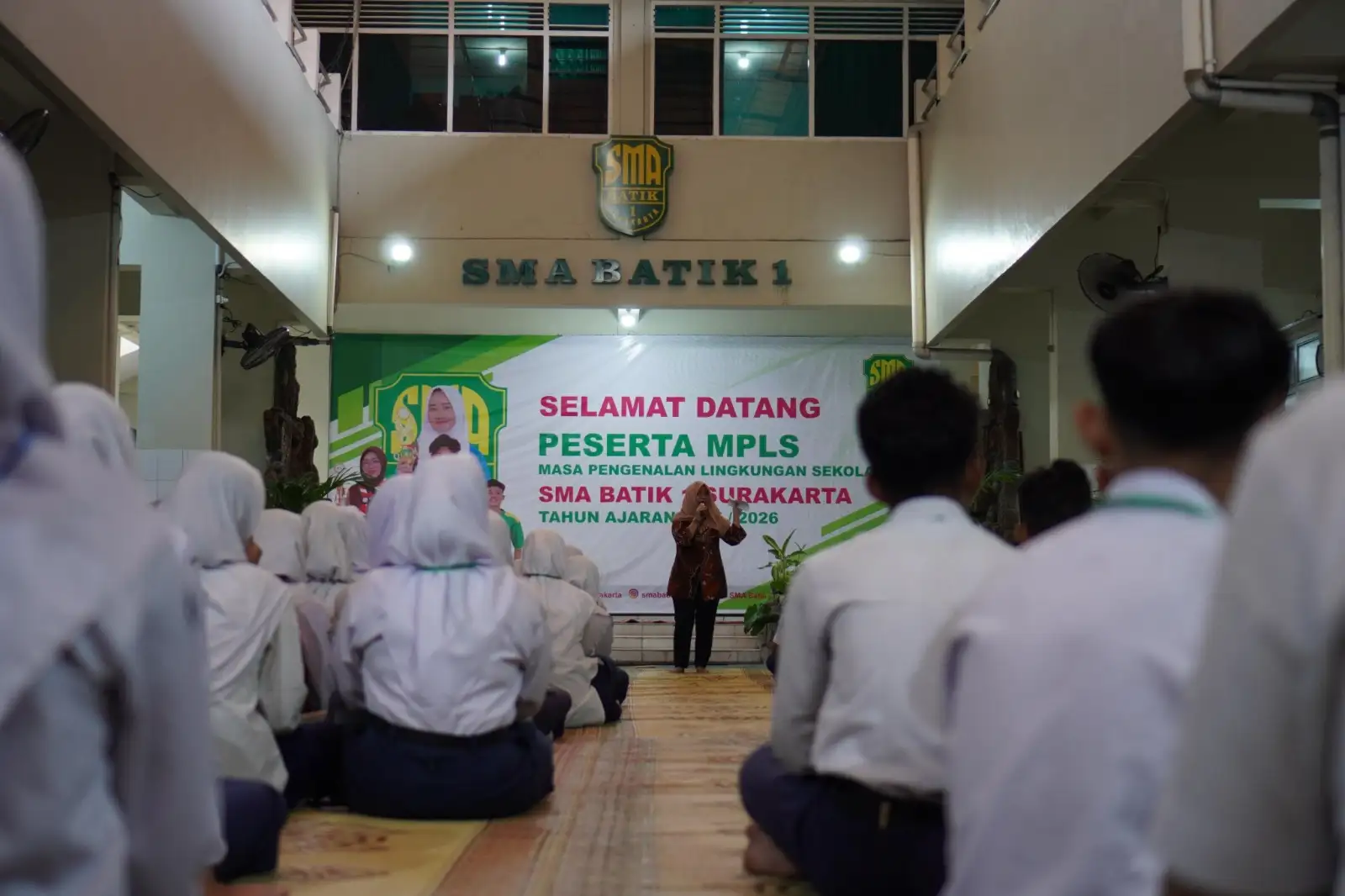 Siswa-siswa Baru Antusias Ikuti MPLS SMA Batik 1 Solo