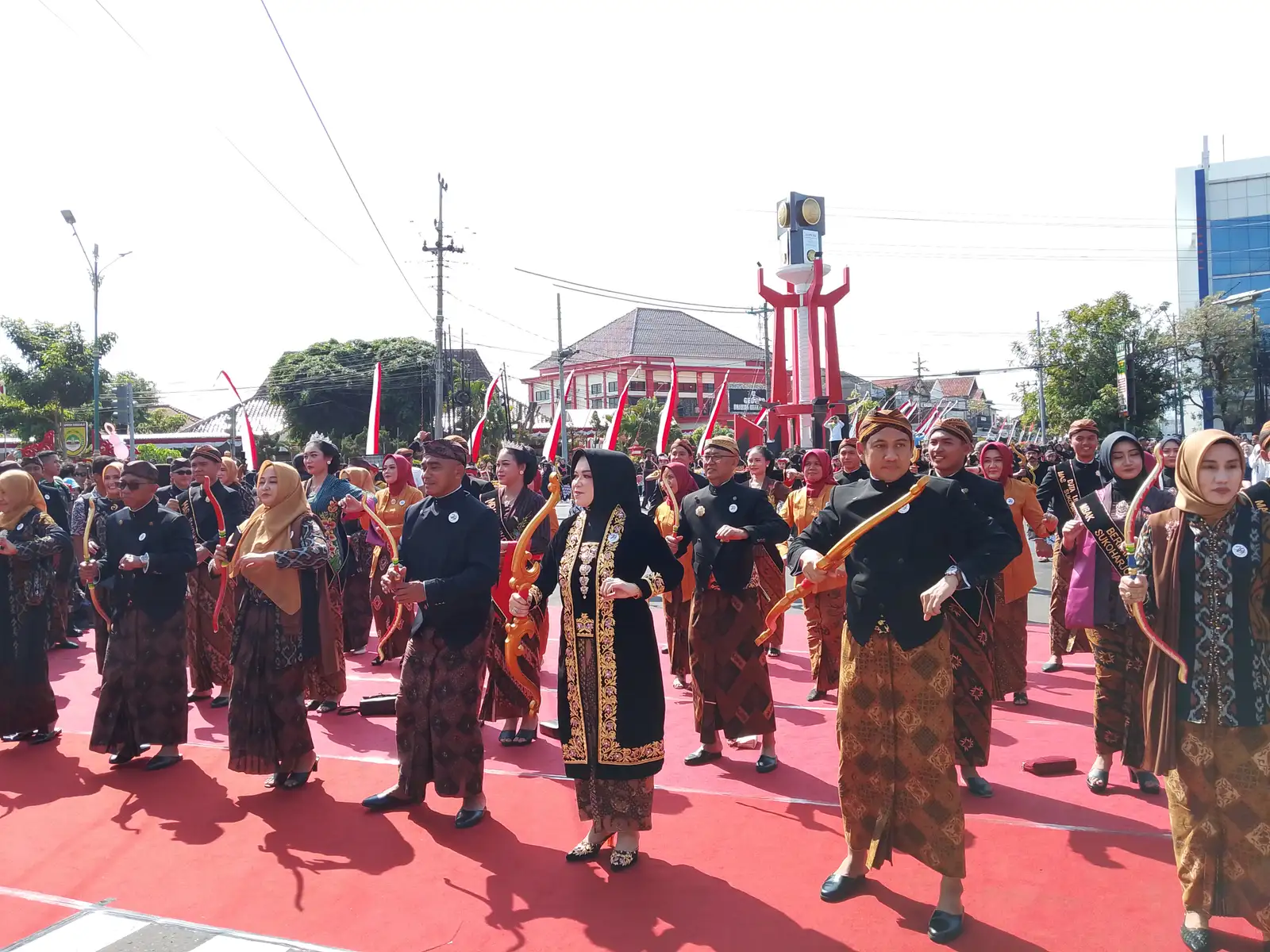 Kirab HUT Sukoharjo Dimeriahkan Flashmob Tari Prajurit Bareng 1.000 Siswa