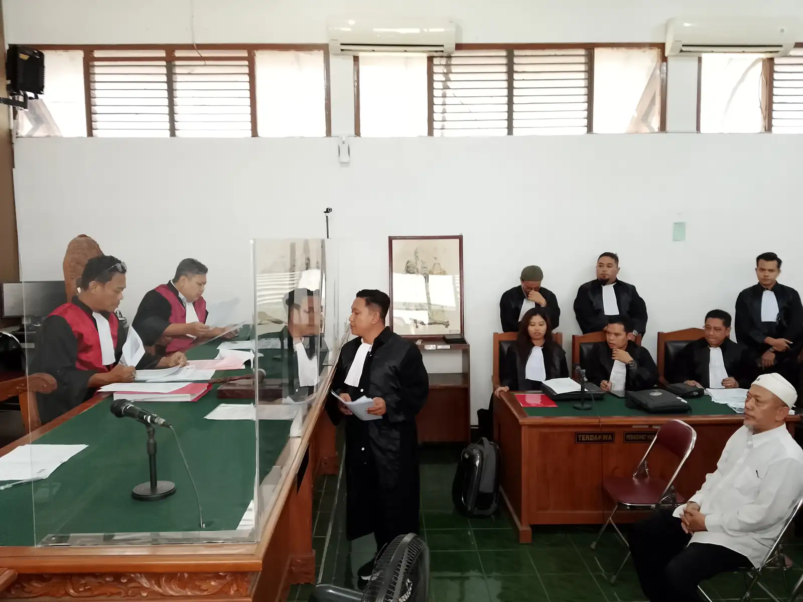 Sidang Perdana, Terdakwa Pemalsuan Dokumen Kuliah Didampingi 40 Advokat