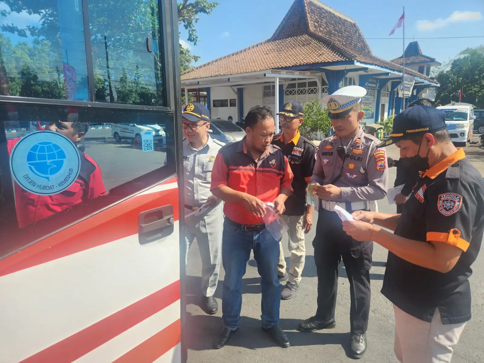 Terjaring Operasi Patuh Candi di Sukoharjo, 33 Pelanggar Diberi Surat Tilang
