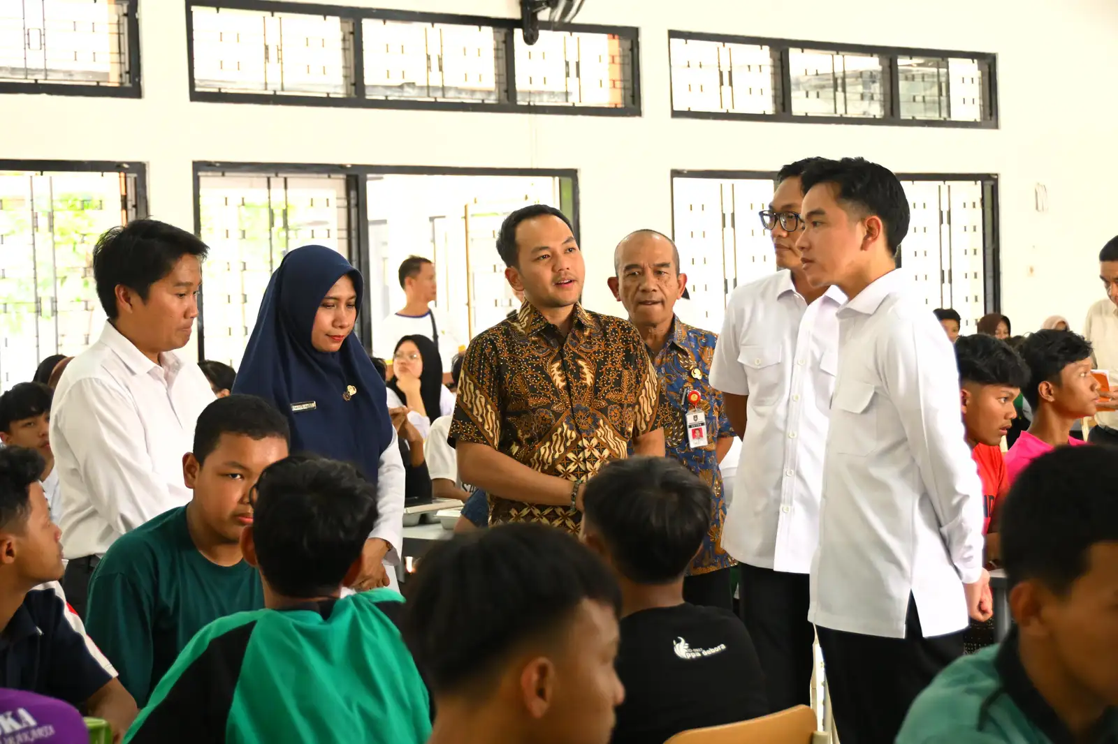 Kunjungi Sekolah Rakyat di Solo, Wapres Gibran Beri Pesan ke Siswa