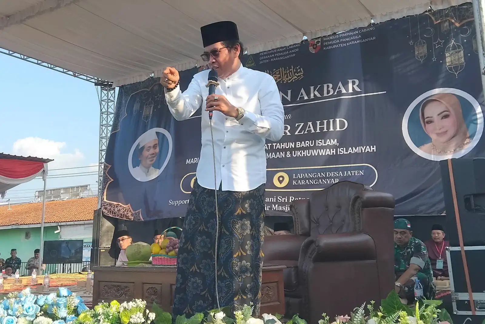 Ribuan Umat Muslim Hadiri Pengajian K.H. Anwar Zahid di Jaten