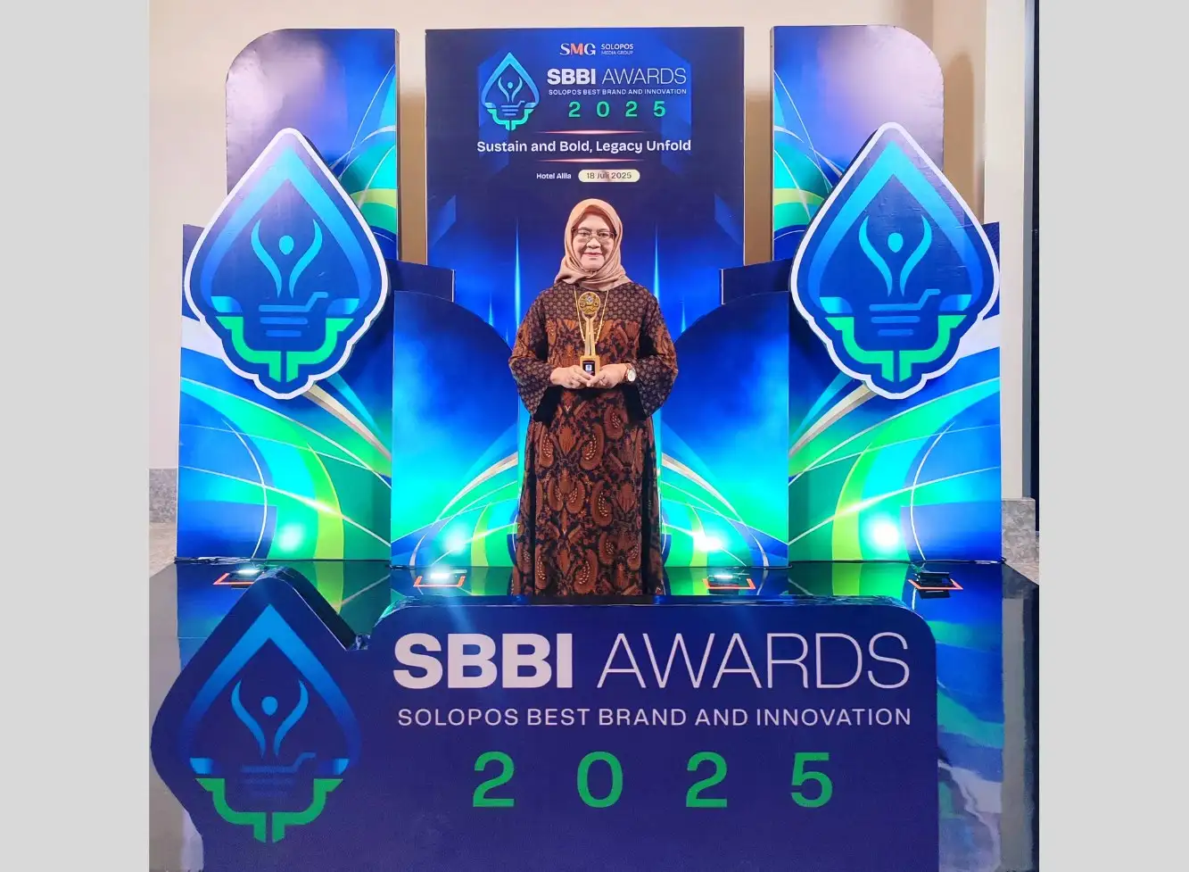 UT Surakarta Raih Penghargaan Kampus Digital Terdepan SBBI Awards 2025
