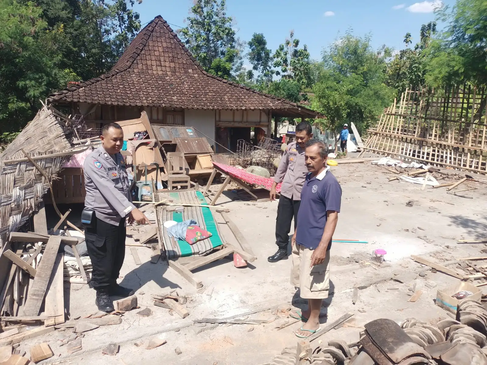 Nenek 86 Tahun Luka Parah Tertimpa Rumah Roboh di Sambi Boyolali