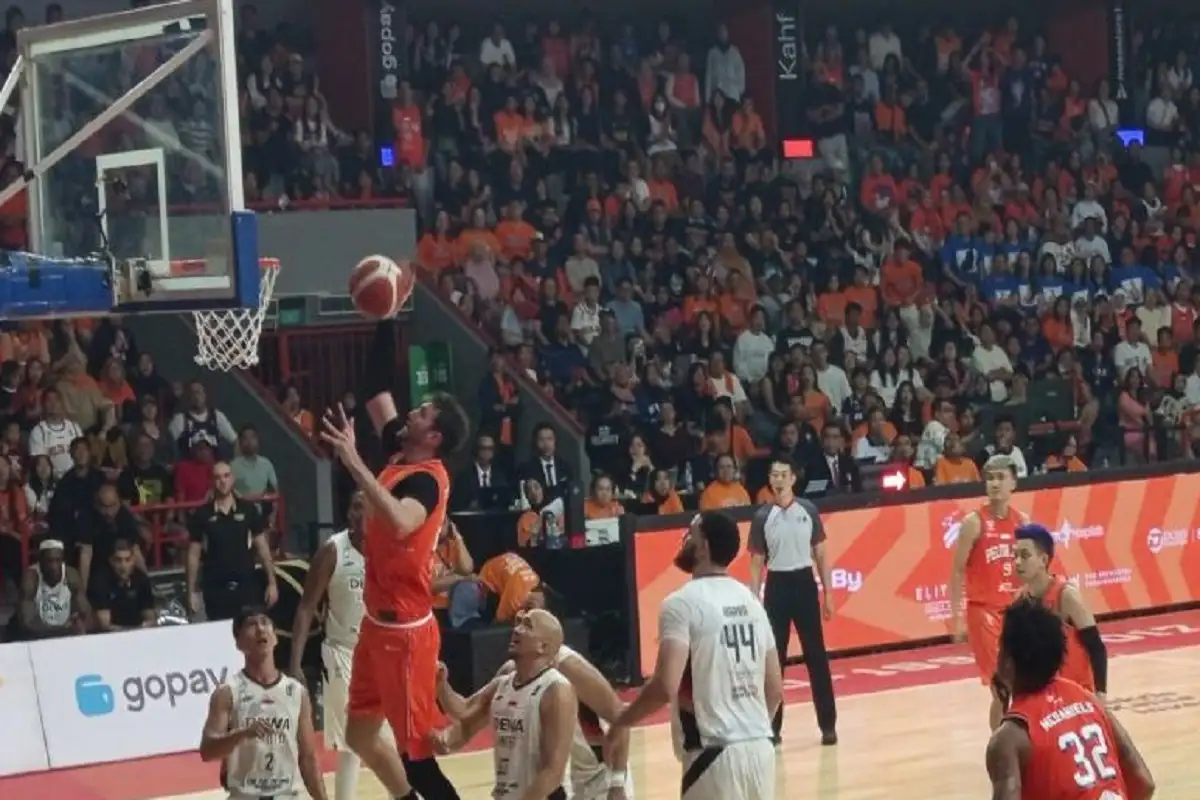 Final IBL 2025: Dewa United Paksa Gim Ketiga Usai Tundukkan Pelita Jaya 80-75