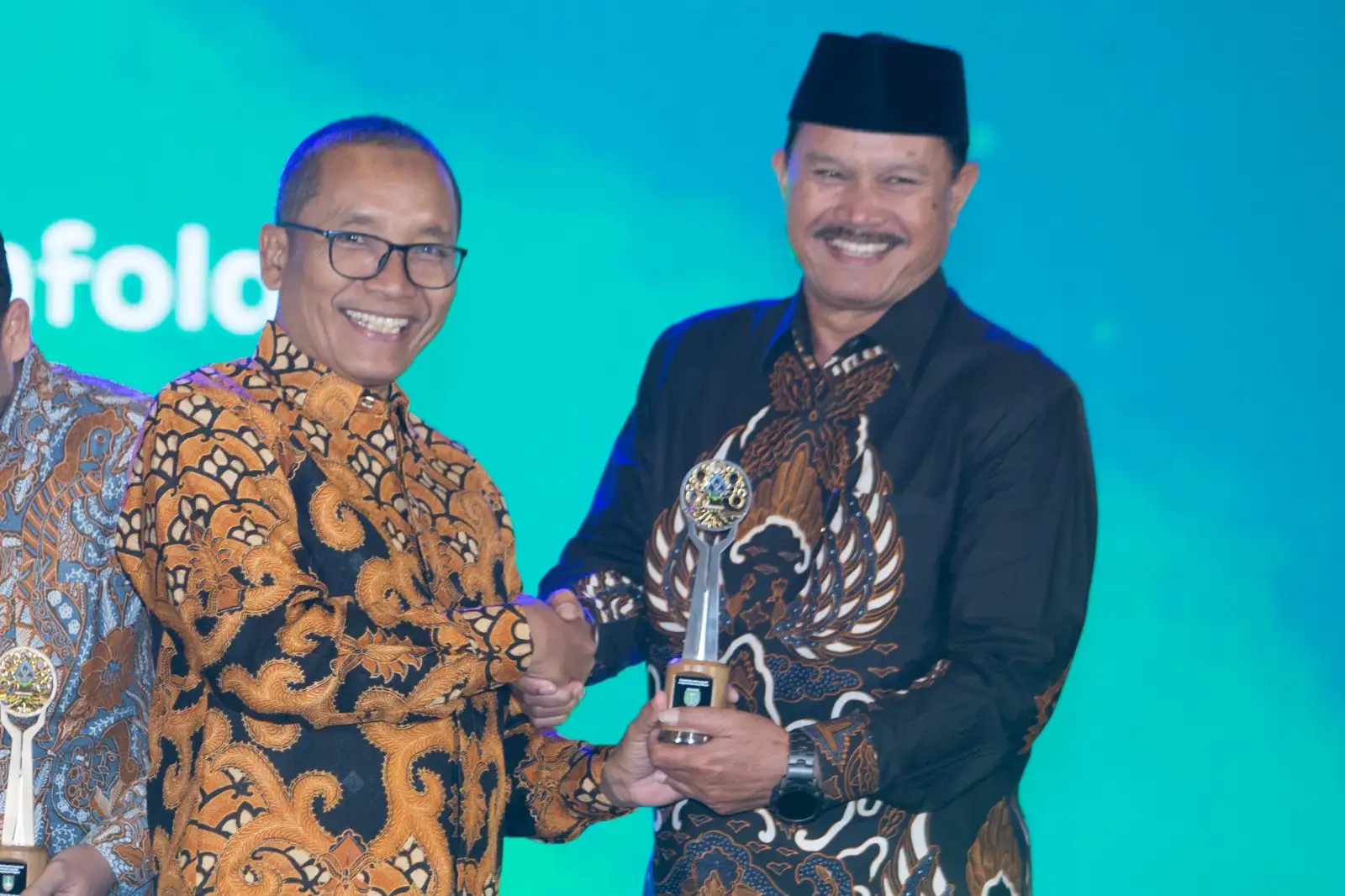 Sukses Majukan Madiun, Wali Kota Maidi Raih Penghargaan SBBI Awards 2025