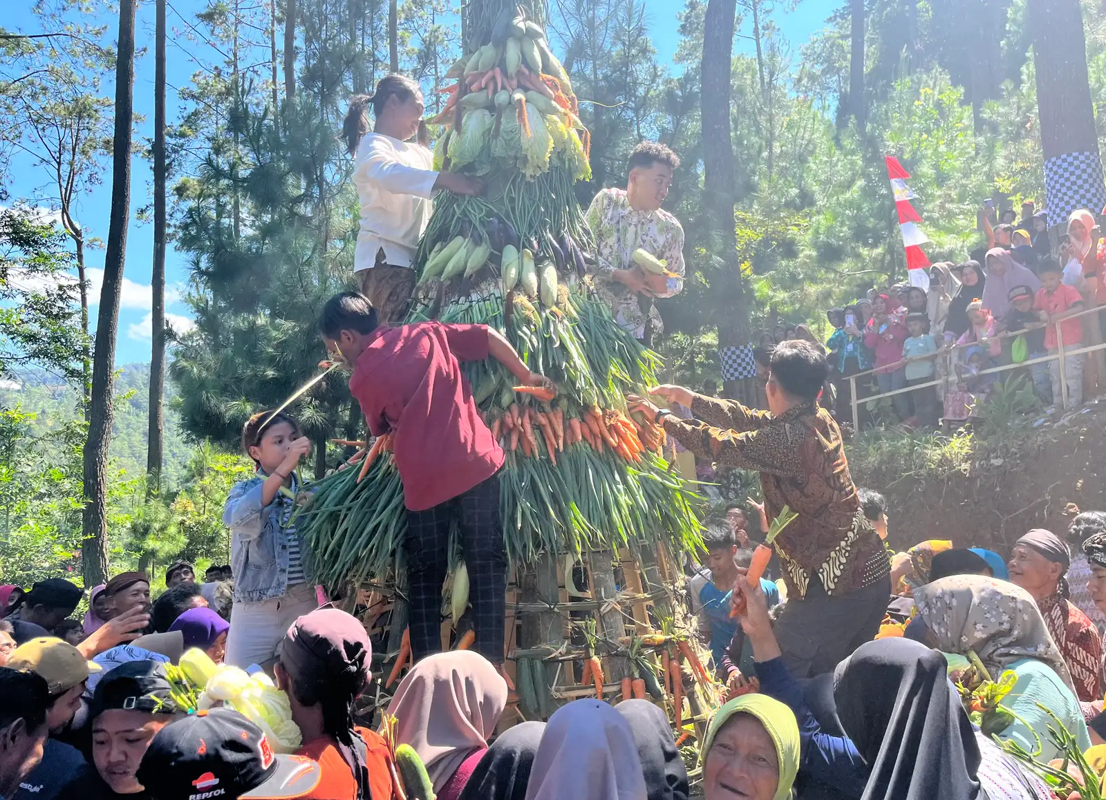 Tradisi Ngrekso Bumi di Conto Wonogiri, Ribuan Warga Datangi Hutan Gendol