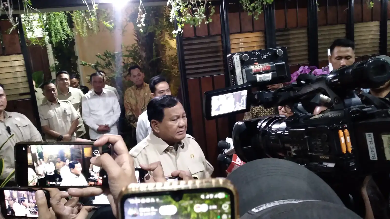 Temui Jokowi di Solo, Presiden Prabowo Cerita Kunjungannya ke Luar Negeri