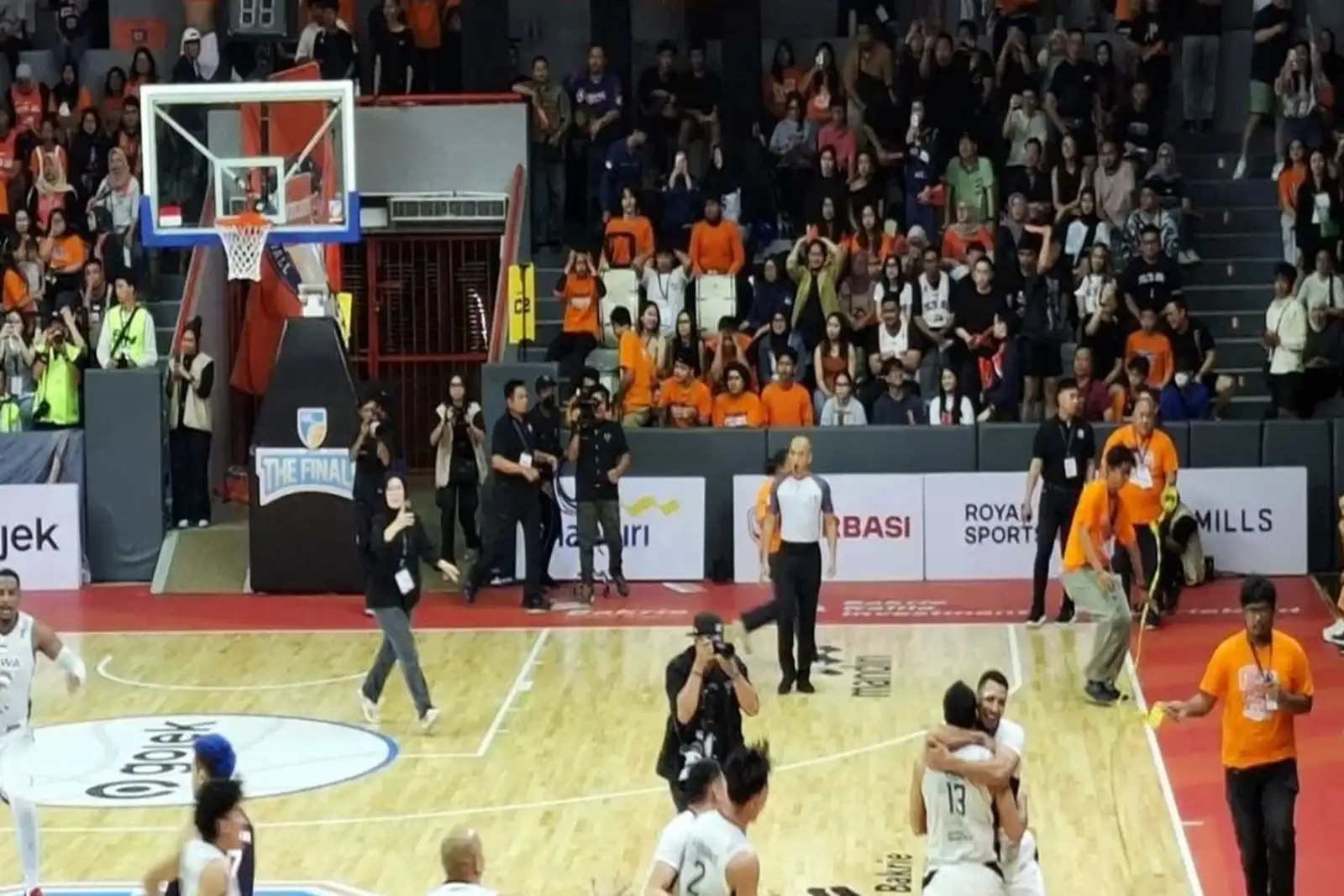 Dewa United Juara IBL 2025, Kalahkan Pelita Jaya dalam Laga Dramatis!