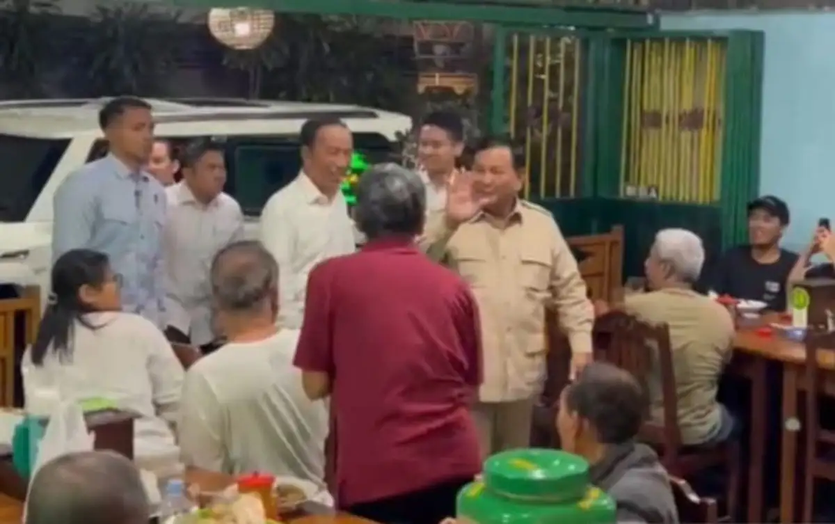 Begini Momen Prabowo, Jokowi dan Gibran Semeja Makan Bakmi Jawa di Solo