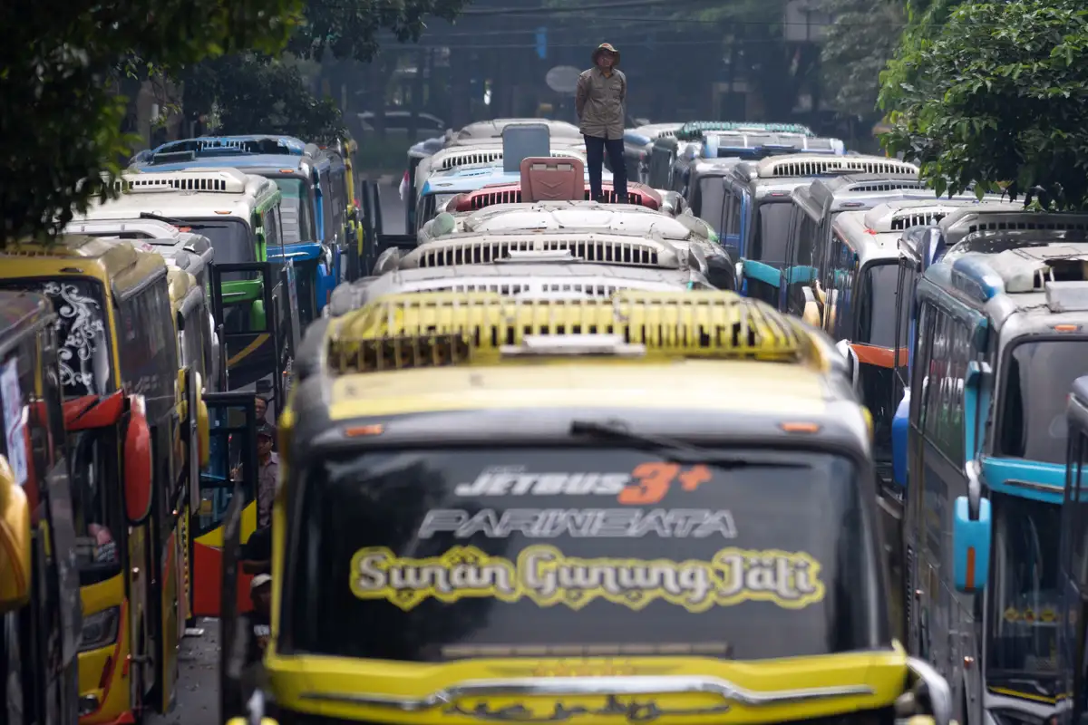 Pekerja Pariwisata Jabar Demo Tuntut Dedi Mulyadi Cabut Larangan Study Tour