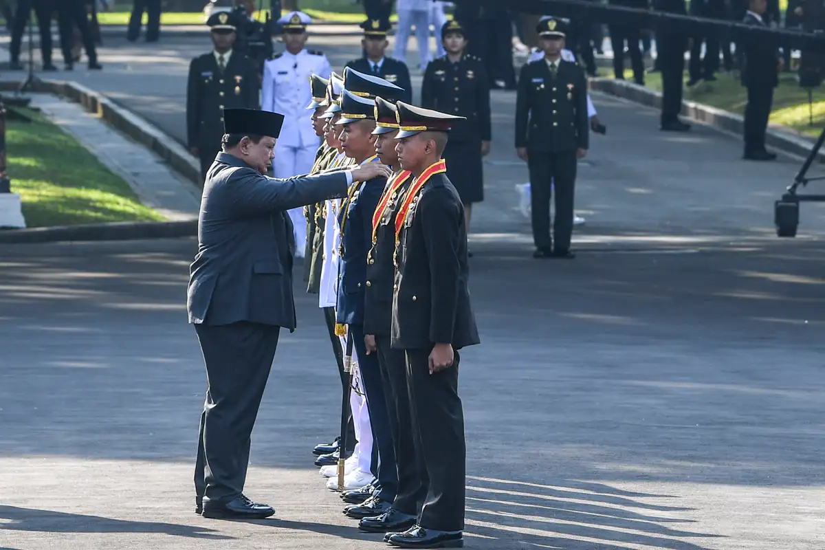Presiden Prabowo Lantik 2.000 Perwira Remaja TNI-Polri di Istana Merdeka