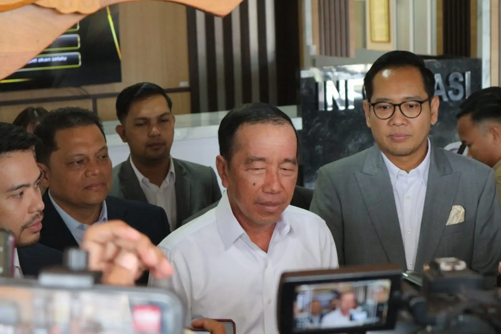 Diperiksa 3 Jam di Solo, Jokowi Ditanya soal Dian Sandi hingga Dosen Pembimbing
