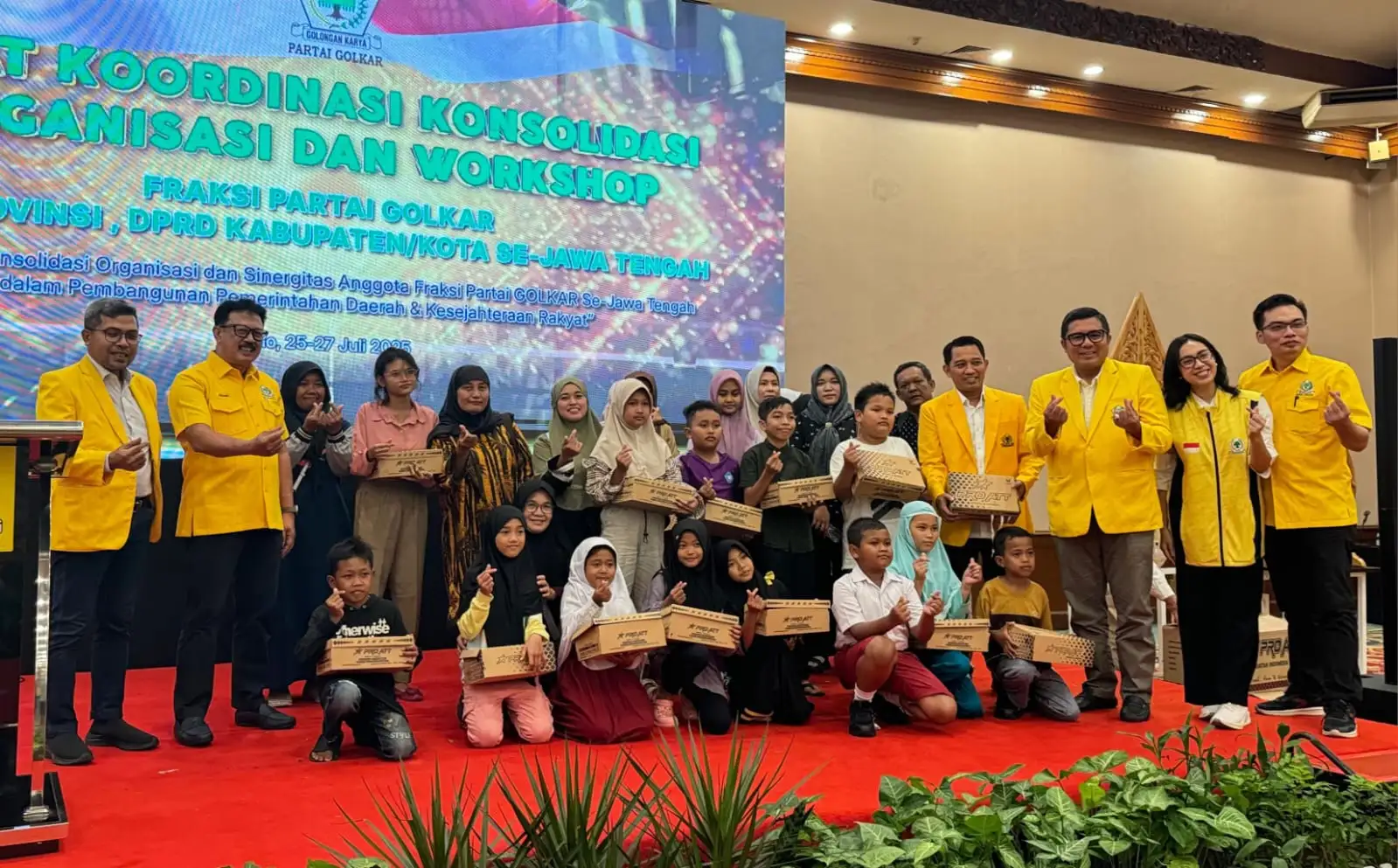 Golkar Jateng Luncurkan Program Bagi-Bagi 1.000 Pasang Sepatu, Solo Pertama