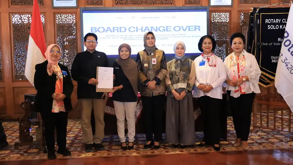 Adik Raja Keraton Solo Dipokusumo Pimpin Rotary Club Solo Raya