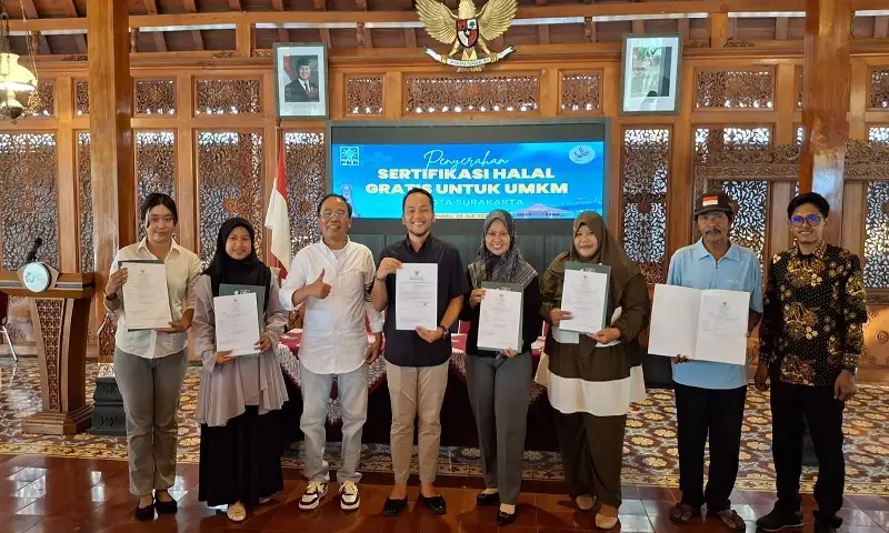Respati Serahkan 50 Sertifikat Halal ke UMKM Solo