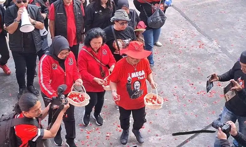 PDIP Tabur Bunga Peringati 29 Tahun Kudatuli
