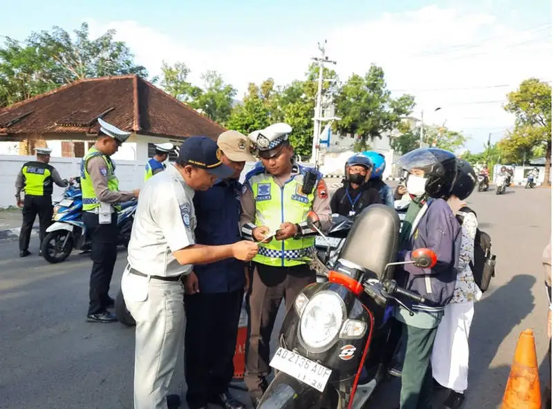 Ribuan Pelanggar Terjaring Operasi Patuh Candi 2025 di Karanganyar