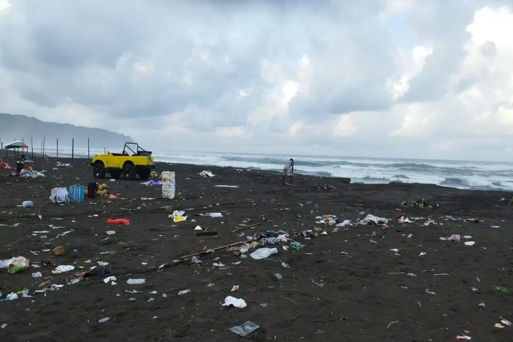 Waduh, Festival Layangan Internasional di Parangkusumo Sisakan 8 Ton Sampah
