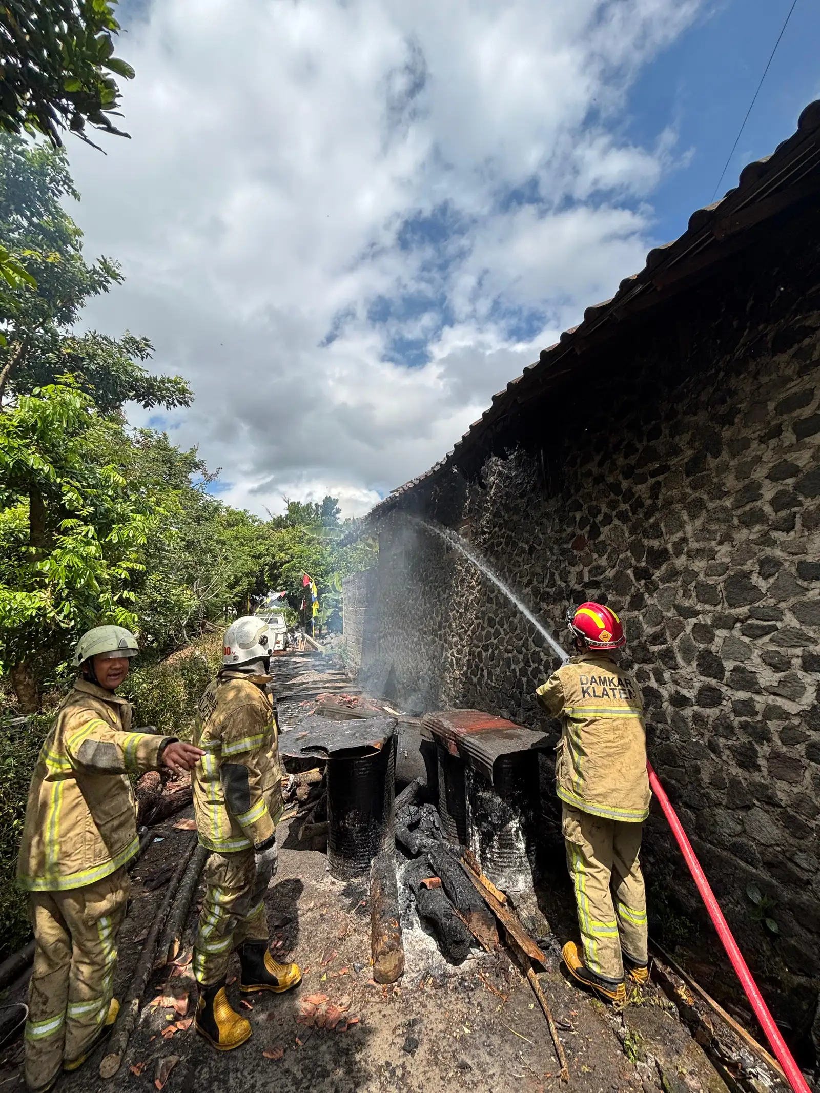 Rumah Warga di Prambanan Klaten Terbakar, Api Diduga dari Pembakaran Aspal