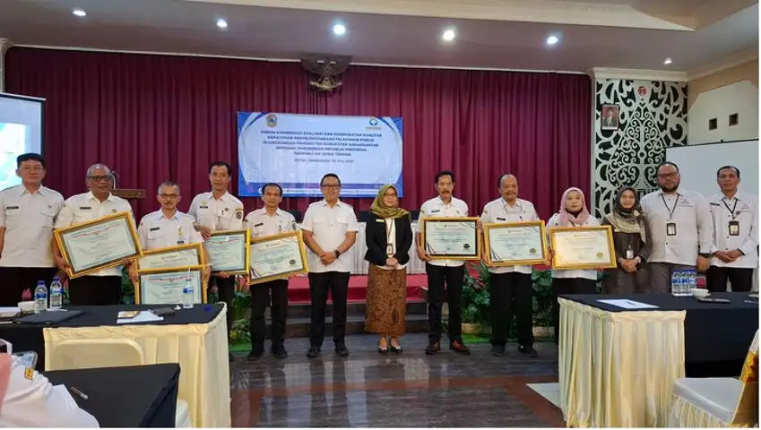 Pemkab Karanganyar Boyong Penghargaan Ombudsman dan Kemanpan RB