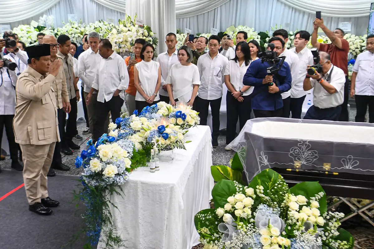 Presiden Prabowo Beri Penghormatan Terakhir Mendiang Kwik Kian Gie di RSPAD