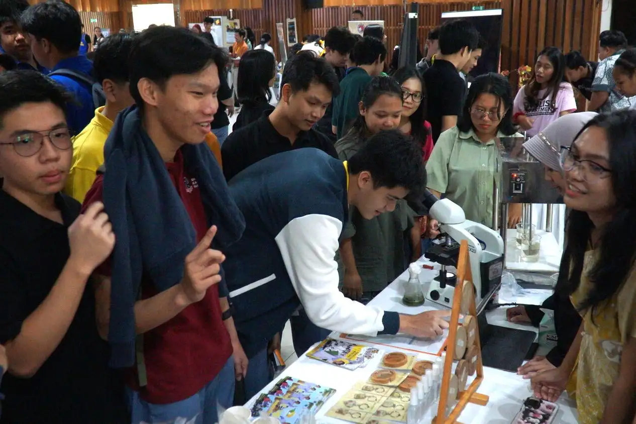 UKSW Ajak 137 Siswa SMA Kristen Kalam Kudus Praktik di Laboratorium UKSW