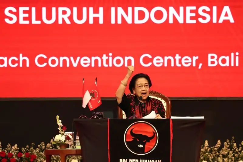 Megawati Arahkan Kader PDIP Dukung Pemerintah