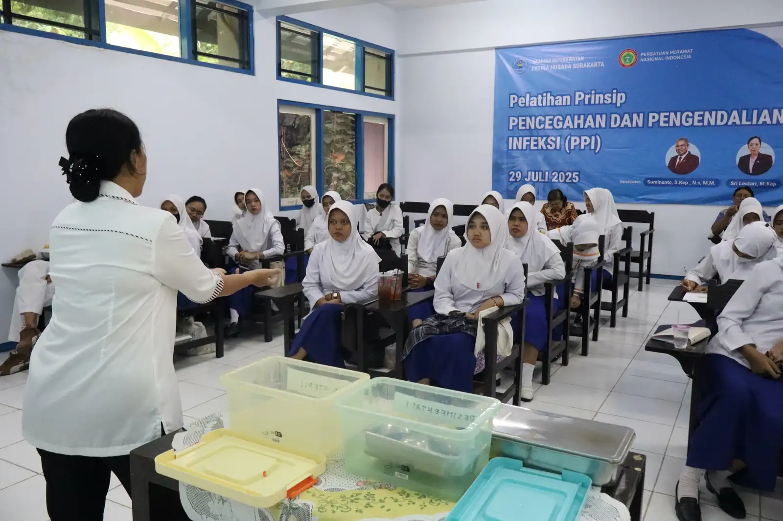 Gandeng PPNI, Akper Patria Husada Solo Latih  Mahasiswa Cara Lawan Infeksi