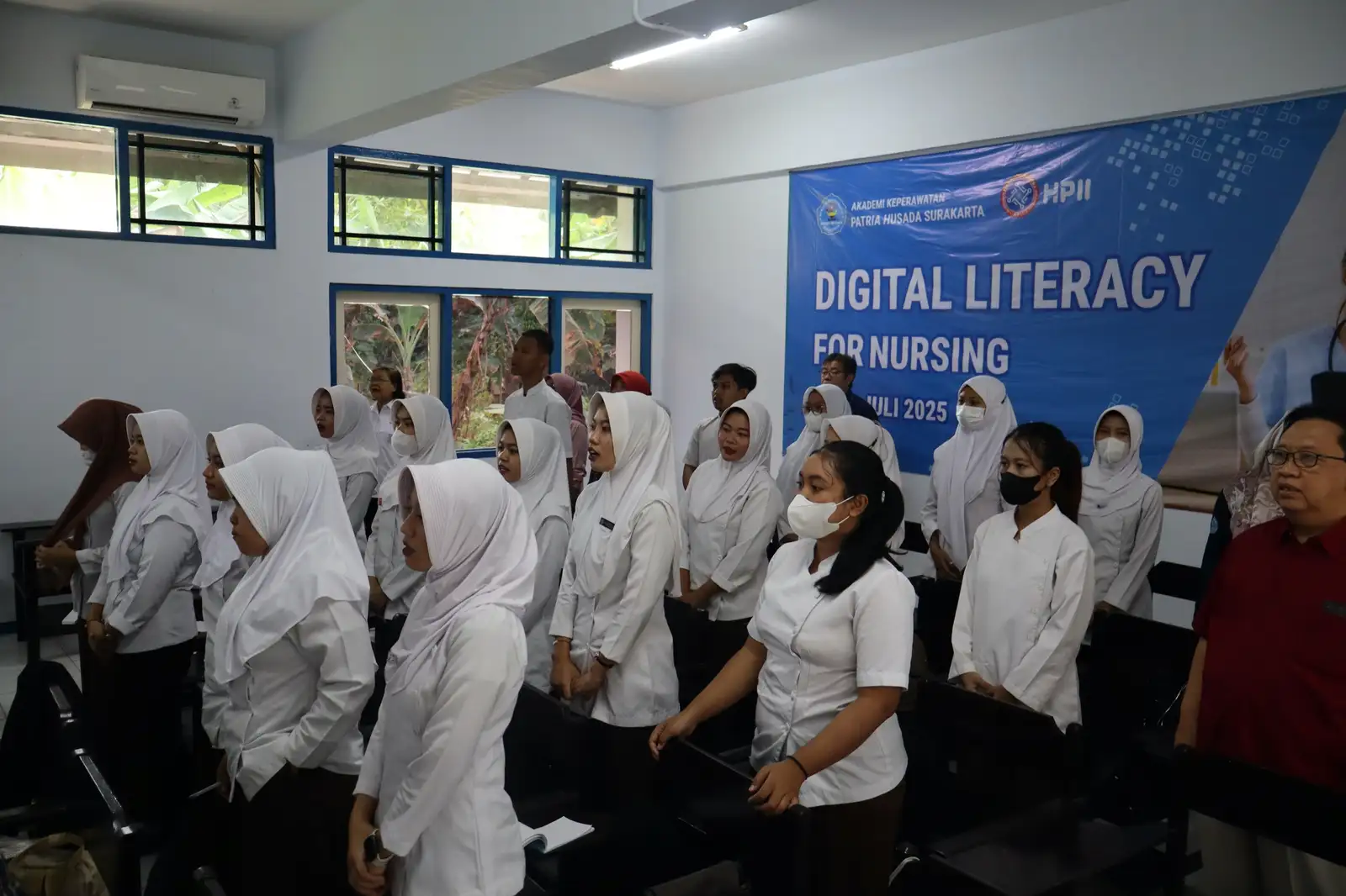 Mahasiswa Akper Patria Husada Solo Dapat Bekal Literasi Digital