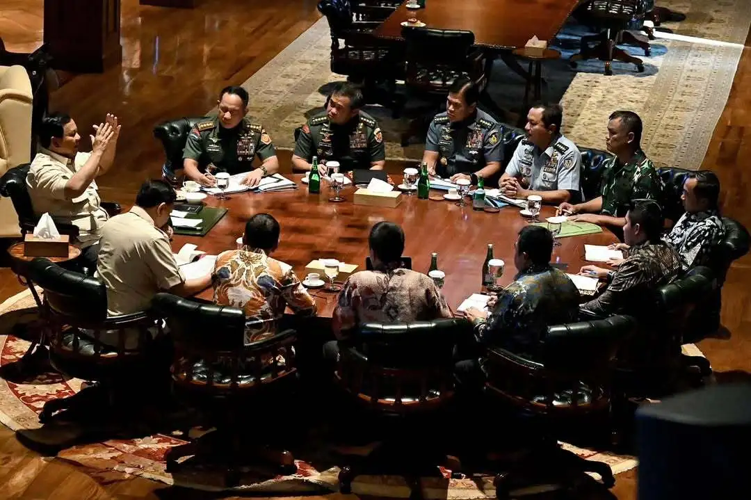Panggil Jajaran Menteri, Prabowo Beri Arahan Antisipasi Kebakaran Hutan
