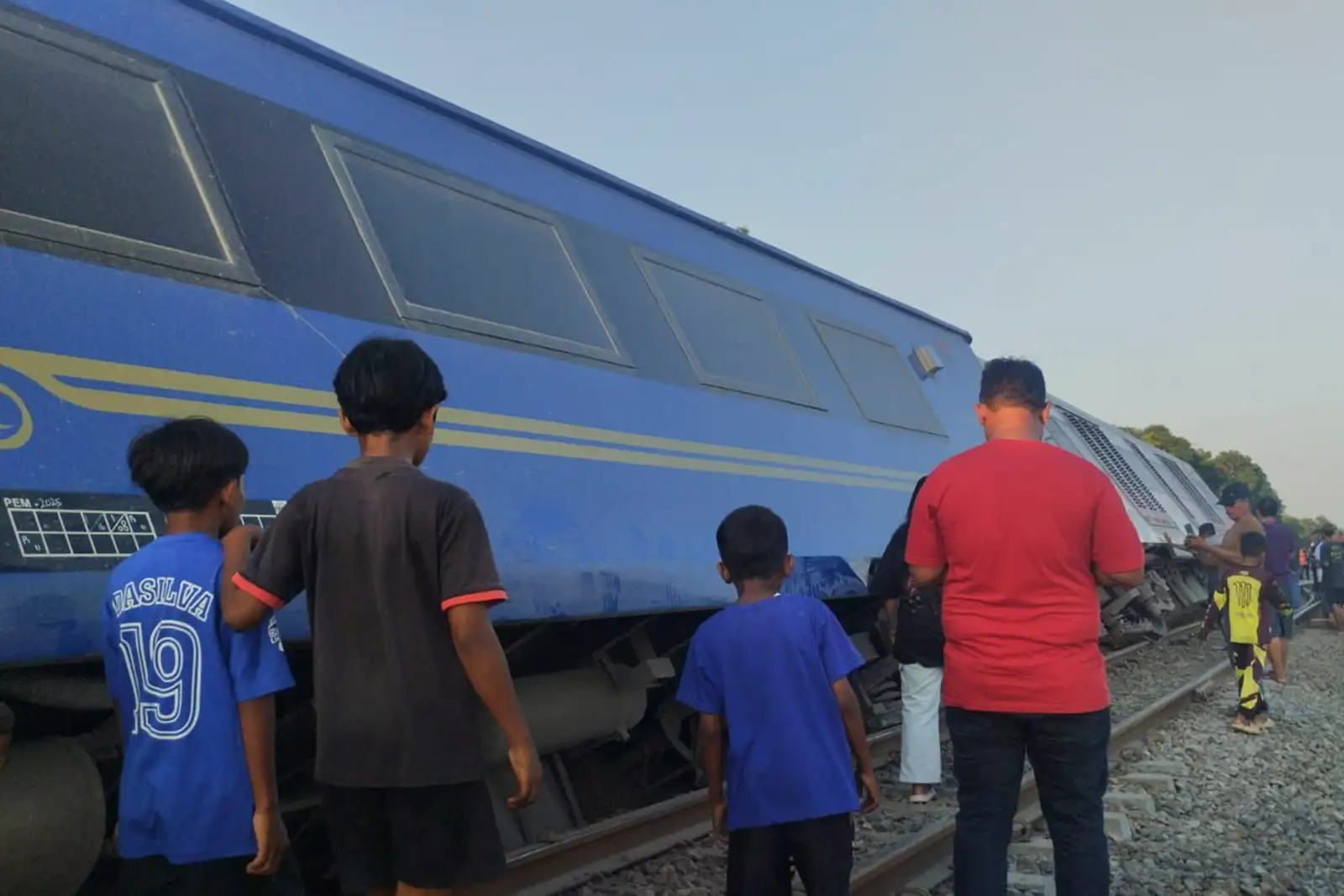 Kereta Api Argo Bromo Anggrek Anjlok di Subang, Evakuasi Pakai Railway Crane