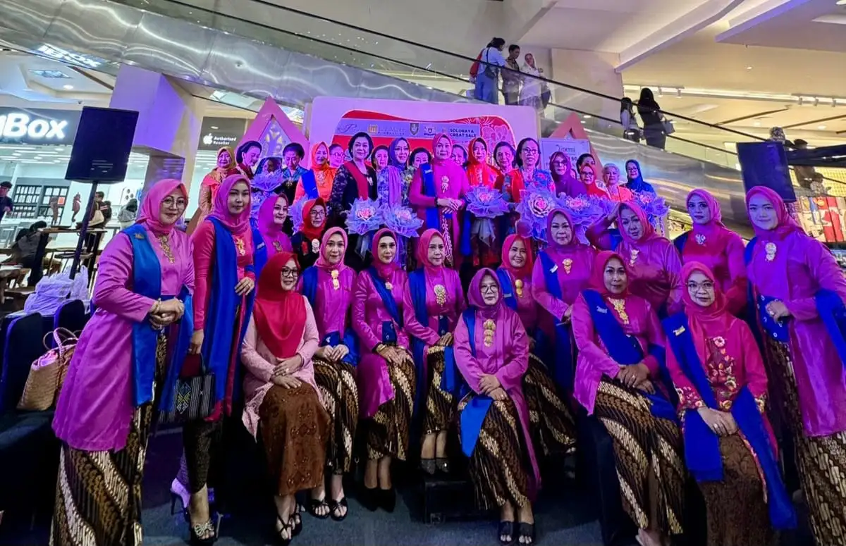 Hari Kebaya Nasional, Ipemi Solo Gelar Parade dan Fashion Show di Mal