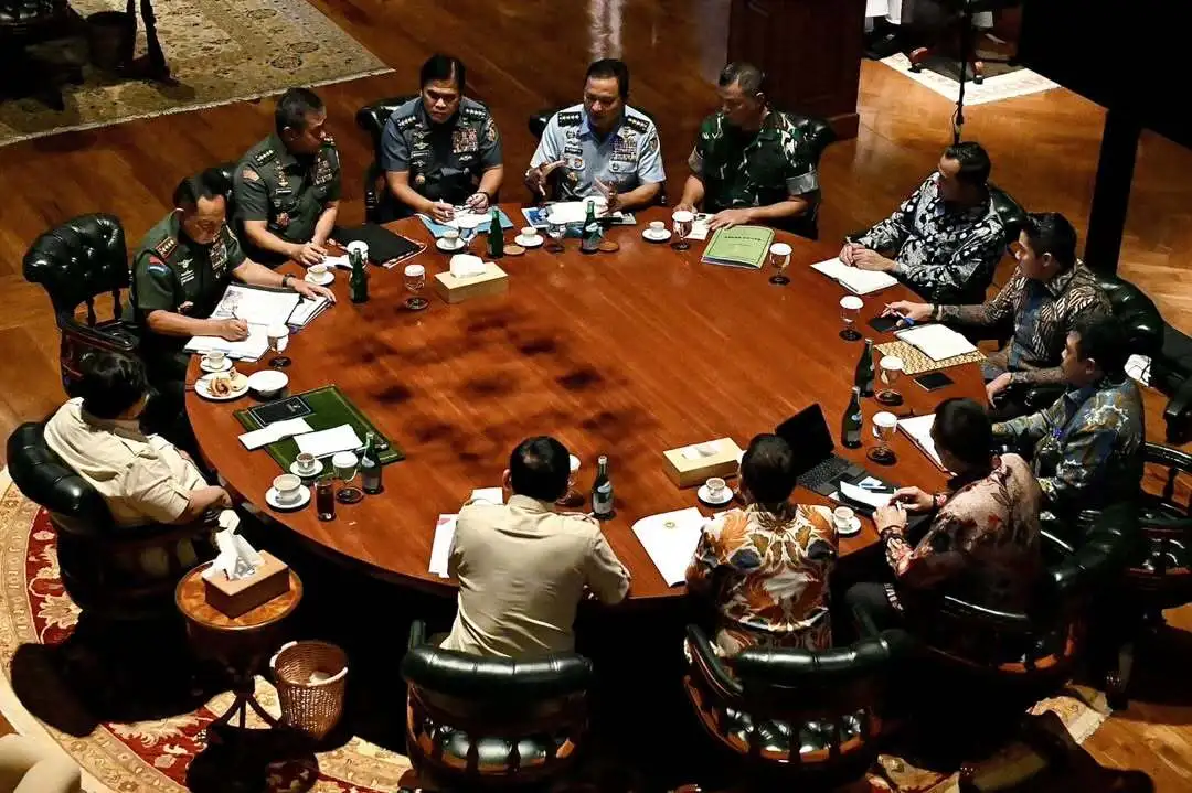 Gelar Ratas, Prabowo Dorong Makin Banyak Bandara Internasional Dibuka di Daerah