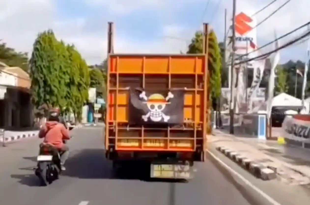 Menkopolkam Ingatkan Potensi Pidana Warga yang Pasang Bendera One Piece
