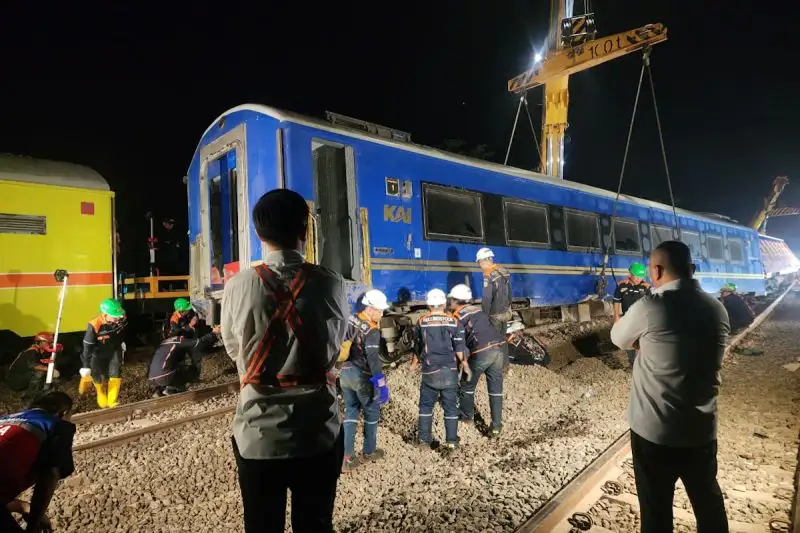 KAI Pastikan Jalur KA Sudah Kembali Normal